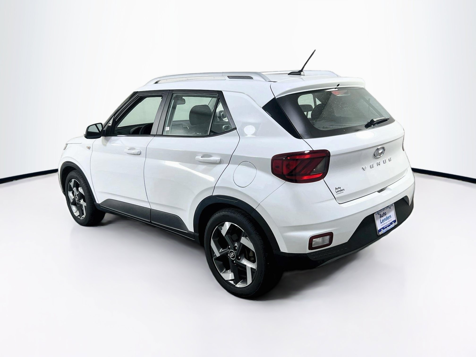 Used 2023 Hyundai Venue SEL w/ Cargo Package FWD image 7