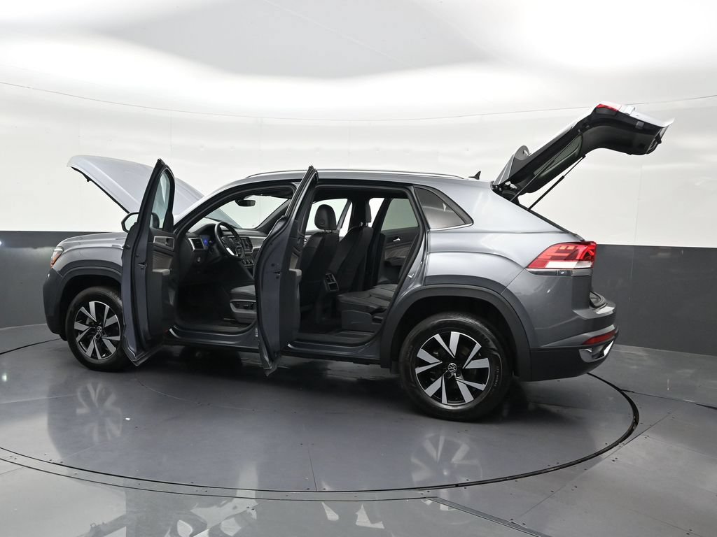 Used 2022 Volkswagen Atlas Cross Sport SE FWD image 39