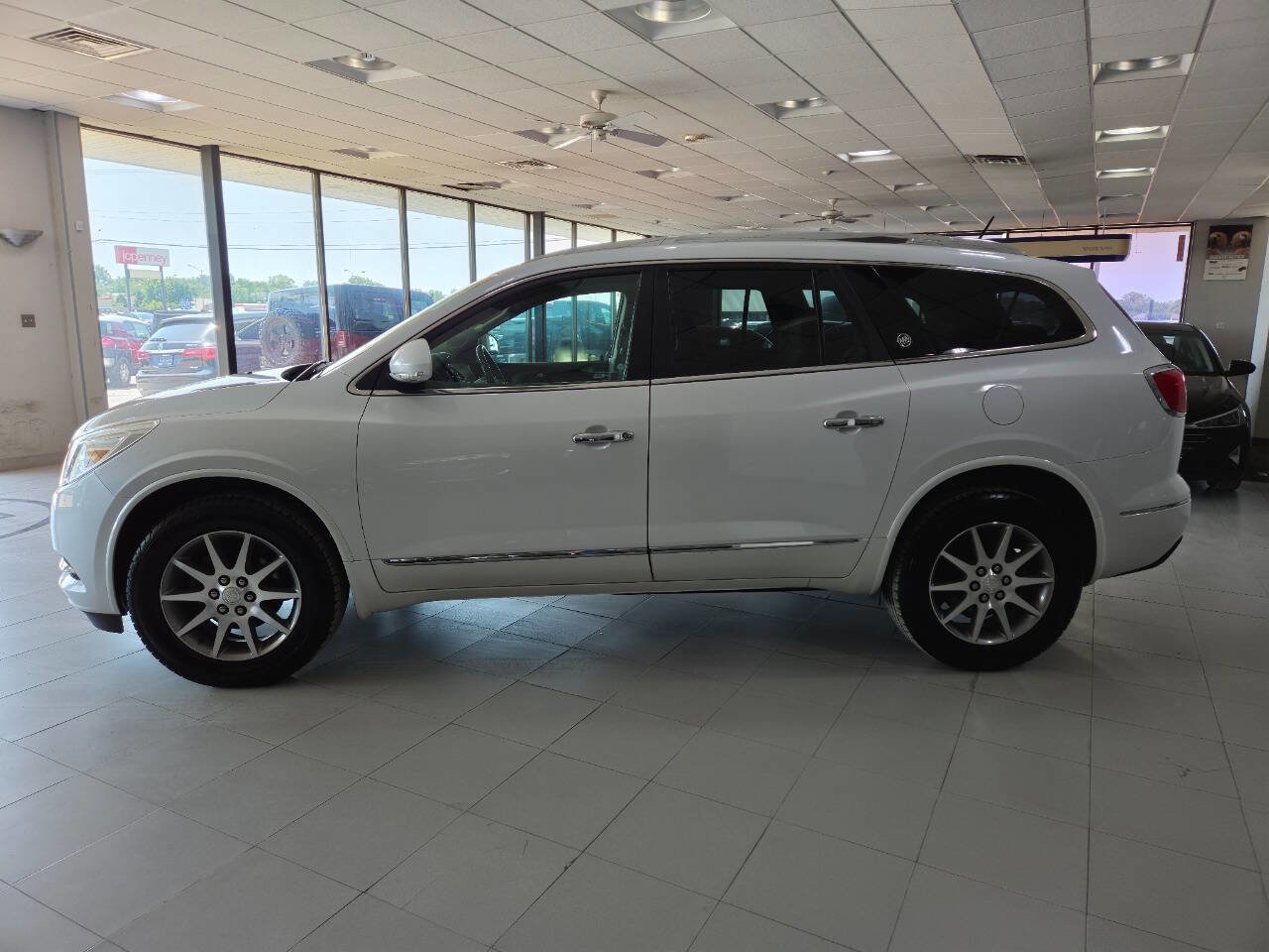 Used 2017 Buick Enclave Convenience FWD image 4
