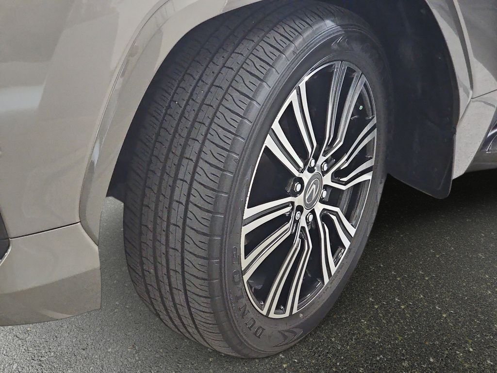Certified 2024 Lexus LX 600 4WD w/ Luxury Package image 32