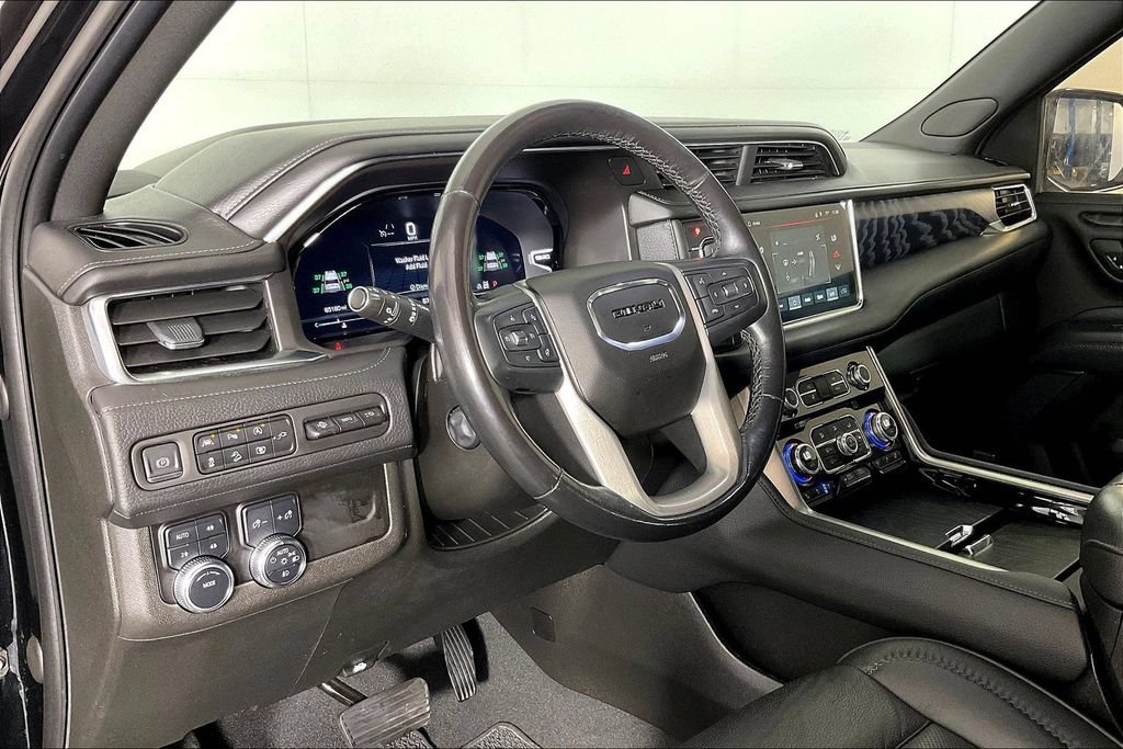 Used 2022 GMC Yukon XL Denali AWD/4WD image 16