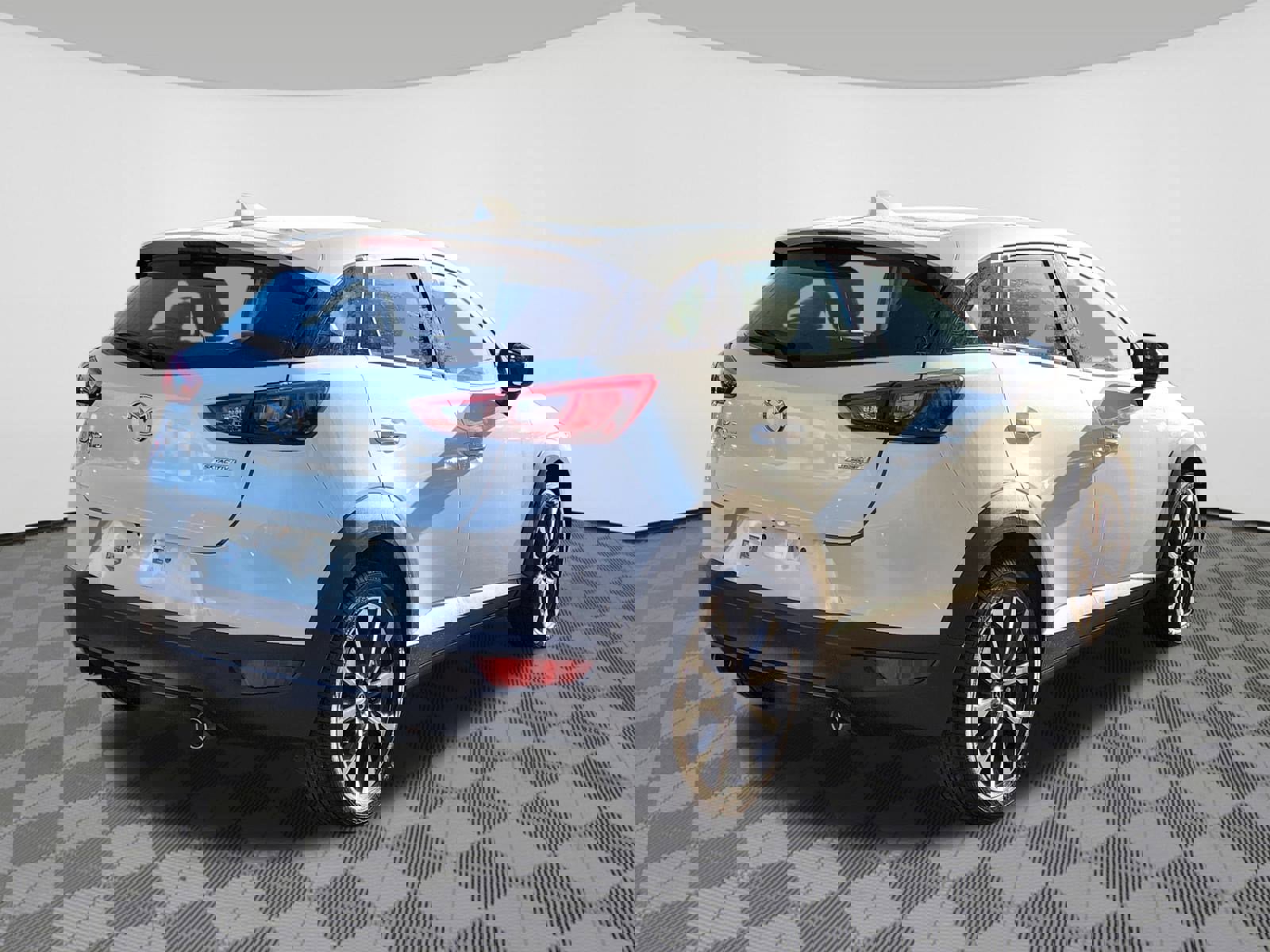 Used 2019 MAZDA CX-3 Touring w/ Preferred Equipment Package image 4