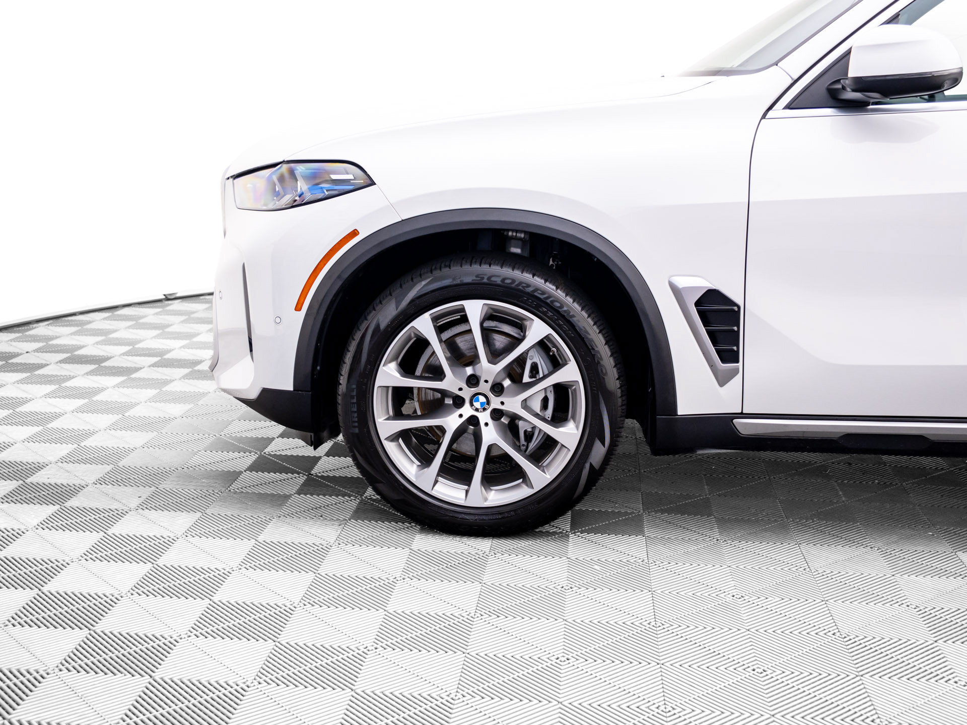 Used 2024 BMW X5 xDrive40i w/ Premium Package AWD/4WD image 32
