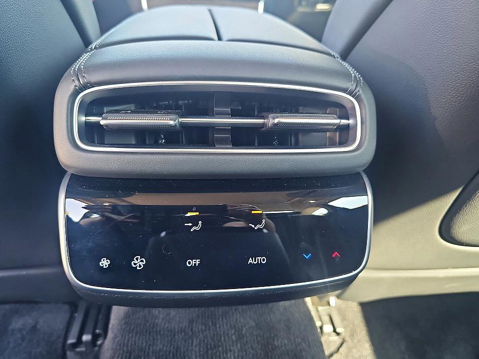 Used 2025 Genesis G80 2.5T Advanced image 32