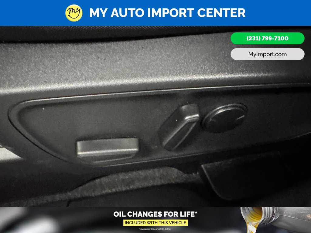 Used 2025 Ford Escape SE FWD image 12