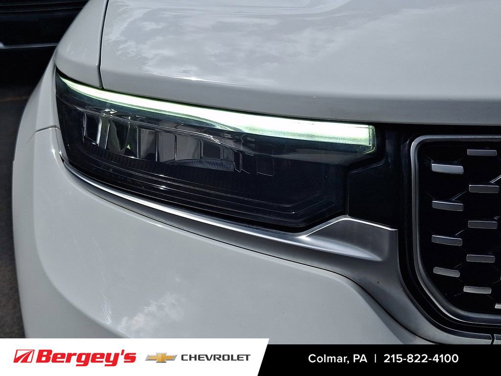 Used 2023 Jeep Grand Cherokee L Summit AWD/4WD image 11