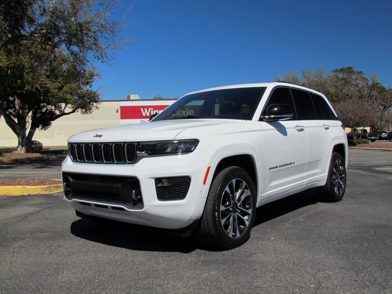 Used 2023 Jeep Grand Cherokee Overland w/ Luxury Tech Group IV RWD image 2