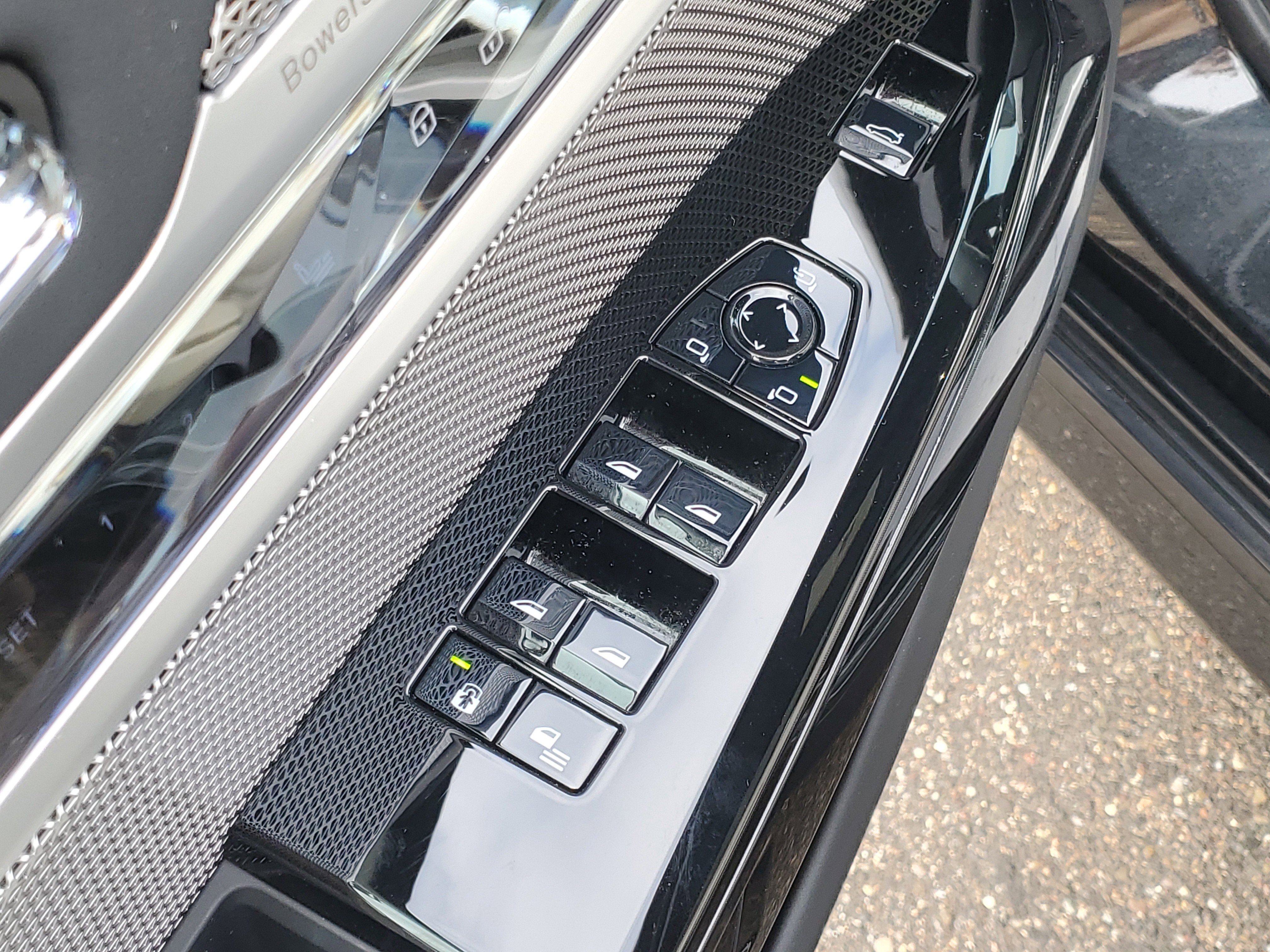 Certified 2023 BMW 760i xDrive w/ Executive Package image 6