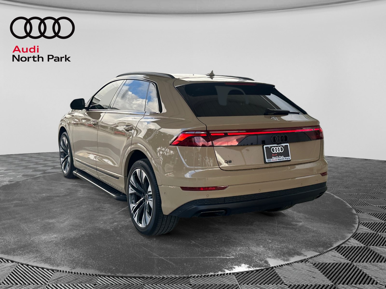 Used 2024 Audi Q8 Premium Plus AWD/4WD image 3