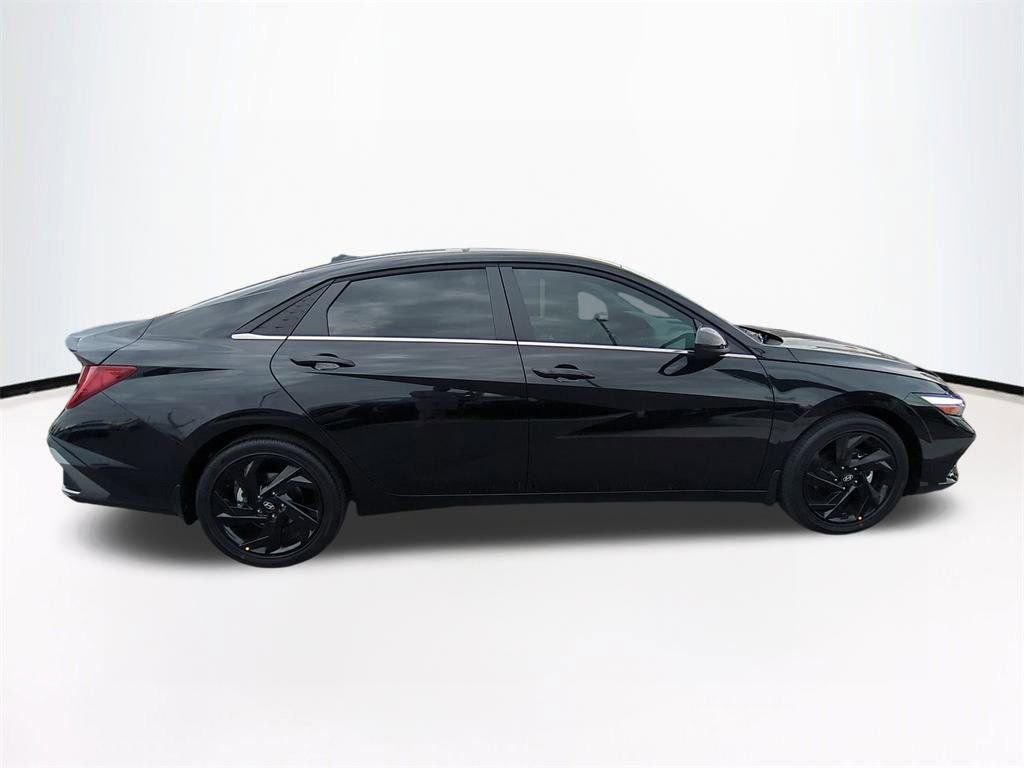 New 2026 Hyundai Elantra SEL Sport image 4