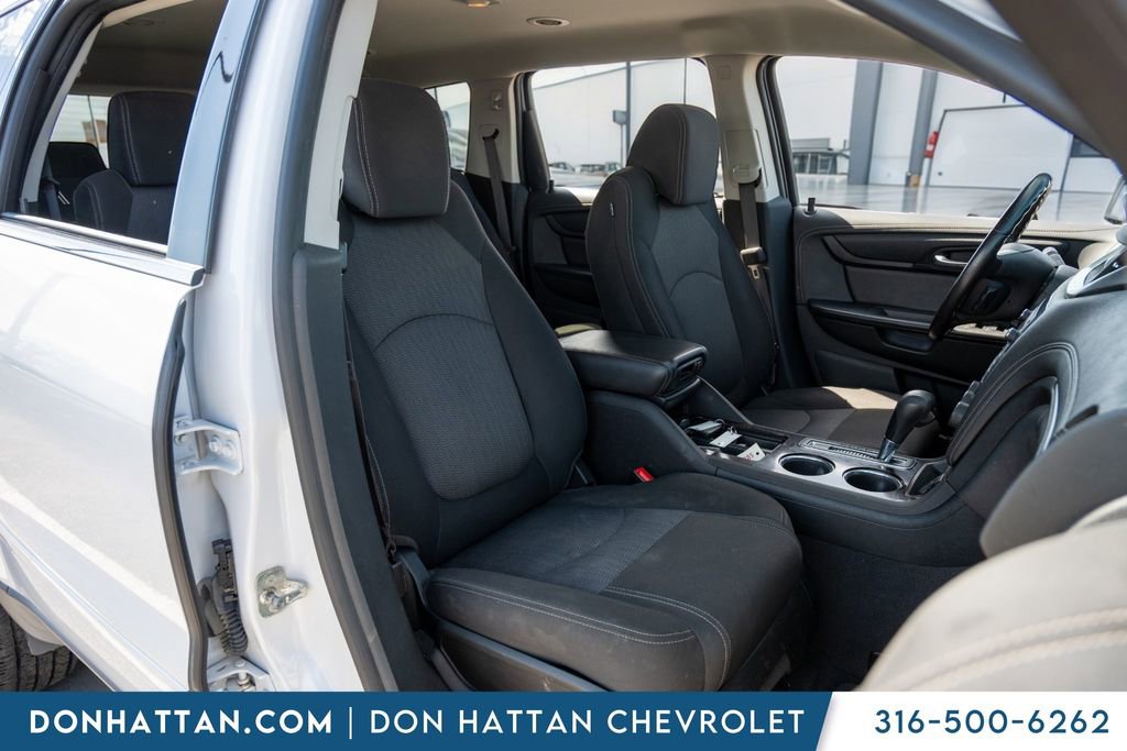 Used 2017 Chevrolet Traverse LT w/ Style and Technology Package image 24
