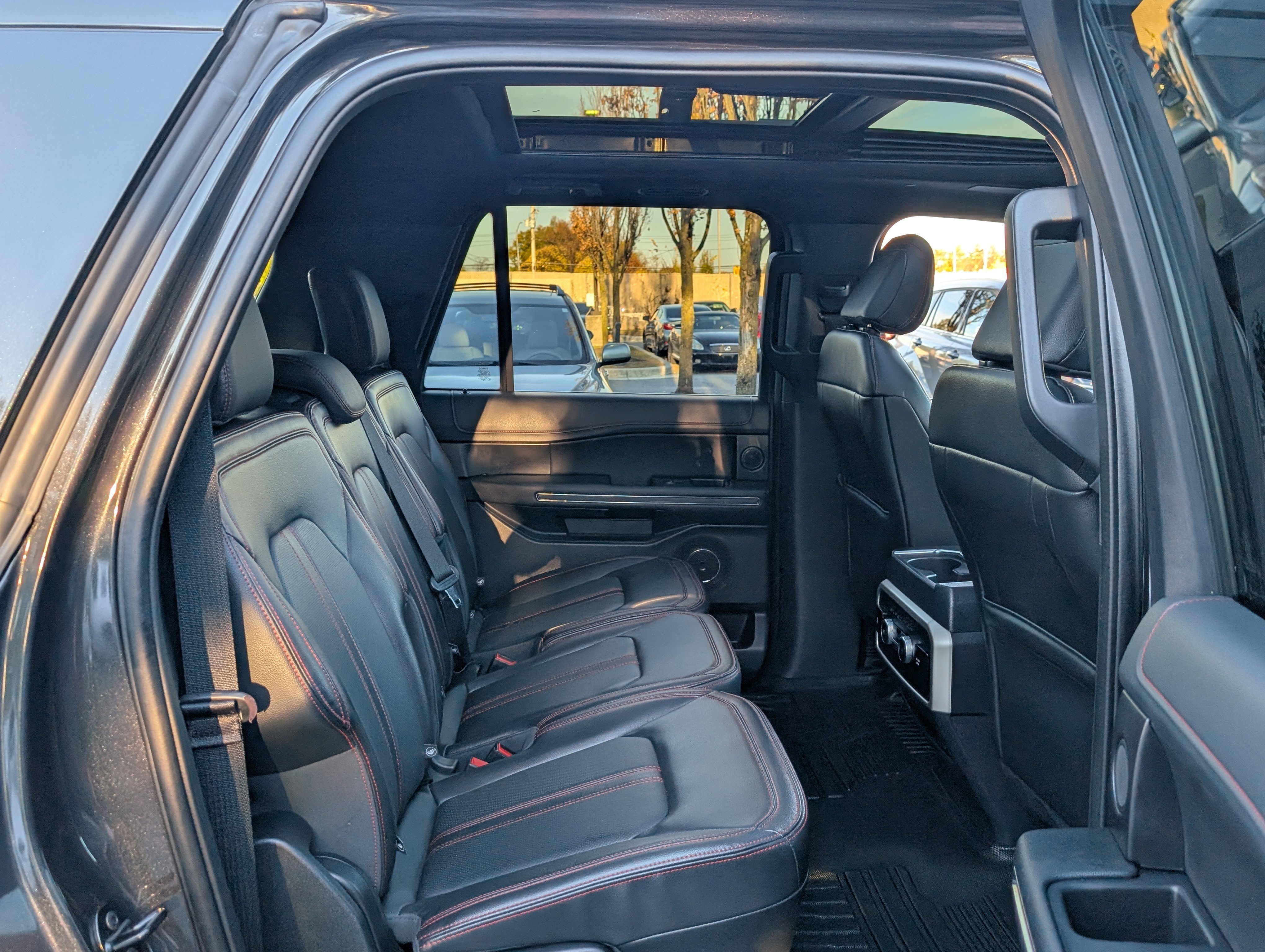 Used 2022 Ford Expedition Max Limited image 12