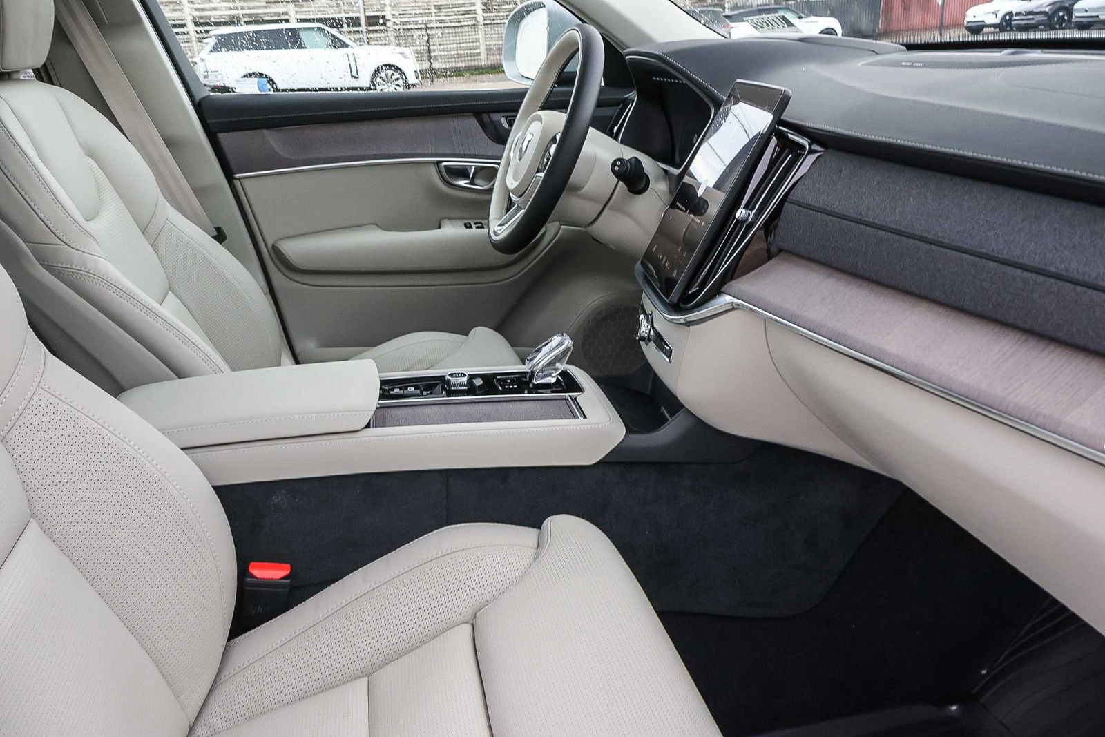 New 2026 Volvo XC90 T8 Ultra w/ Protection Package Premier AWD/4WD image 18