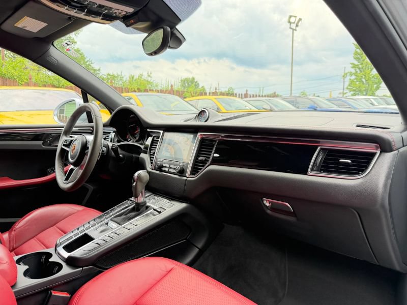 Used 2017 Porsche Macan GTS AWD/4WD image 32