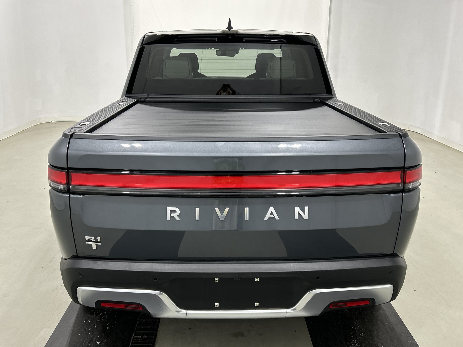 Used 2023 Rivian R1T Adventure AWD/4WD image 4
