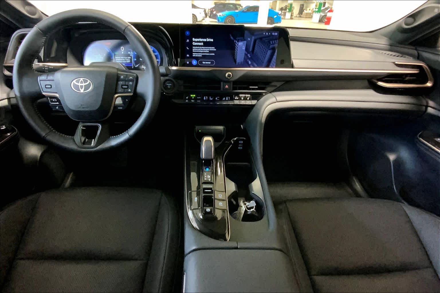 Used 2025 Toyota Crown Limited w/ Advanced Technology Package AWD/4WD image 15