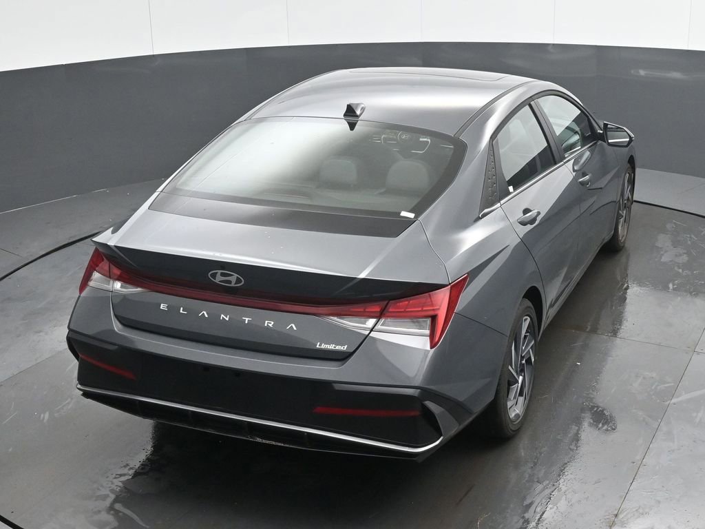 Used 2025 Hyundai Elantra Limited FWD image 31