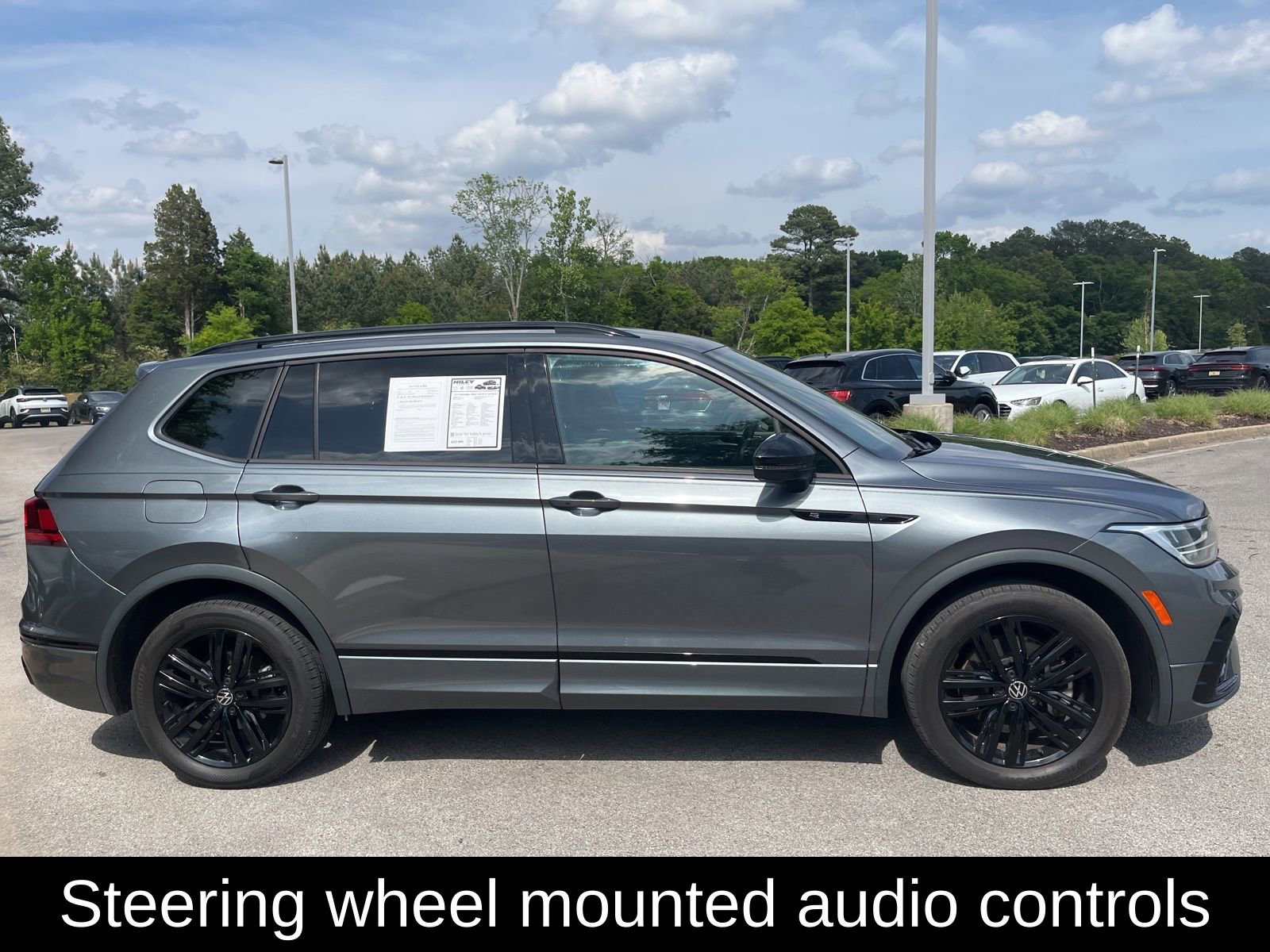 Used 2022 Volkswagen Tiguan SE R-Line FWD image 4