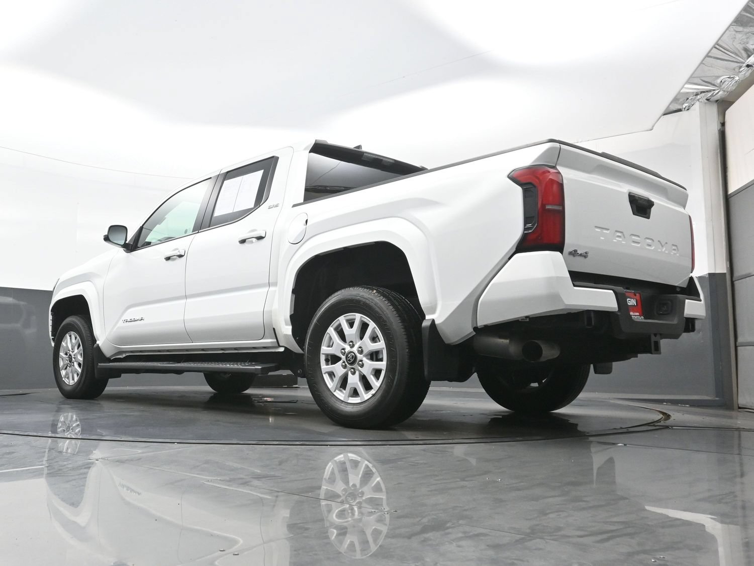 Used 2025 Toyota Tacoma SR5 AWD/4WD image 30
