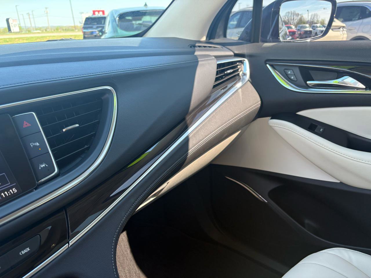 Used 2023 Buick Enclave Essence image 20