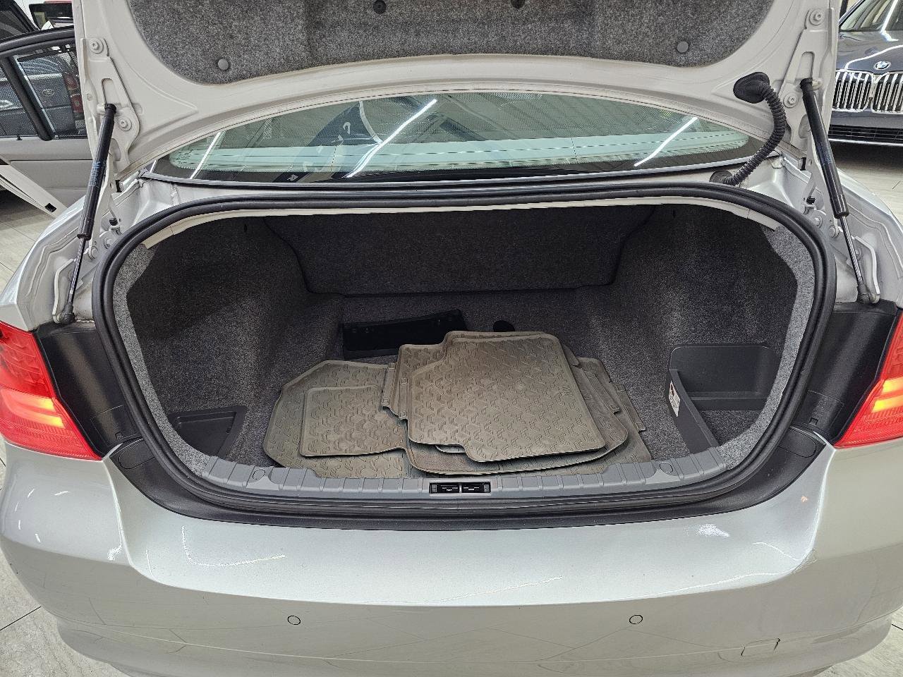 Used 2011 BMW 335i Sedan image 12