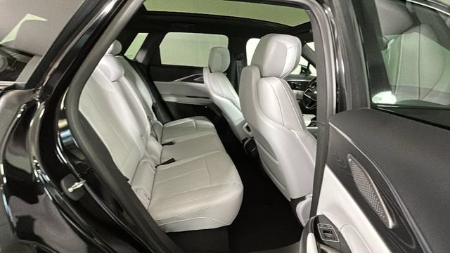 Used 2024 Cadillac Lyriq Sport RWD image 31