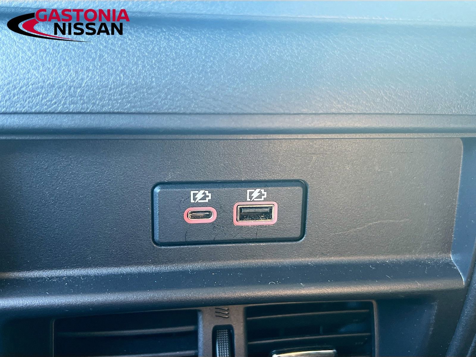 Used 2024 Nissan Murano SV image 33