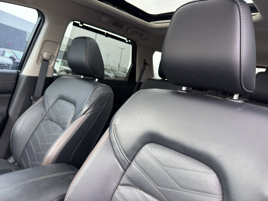 Used 2023 Nissan Pathfinder Platinum w/ Lighting Package (N93) image 27