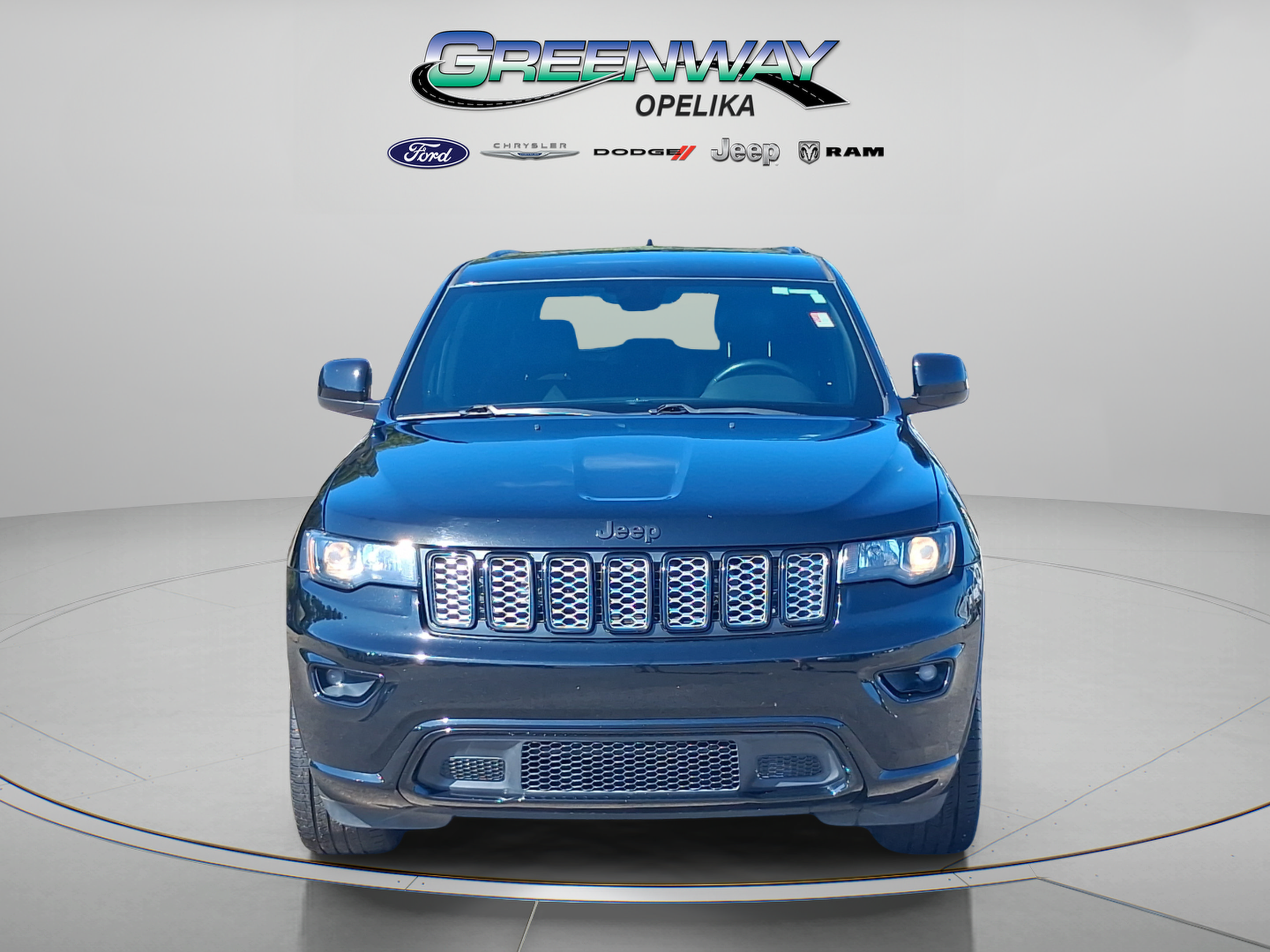 Used 2018 Jeep Grand Cherokee Altitude AWD/4WD image 2