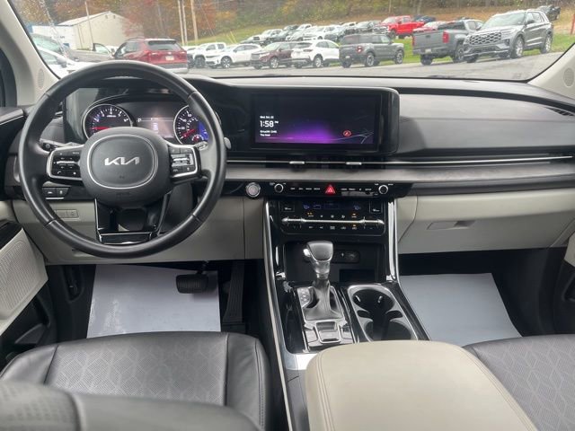Used 2024 Kia Carnival EX image 20