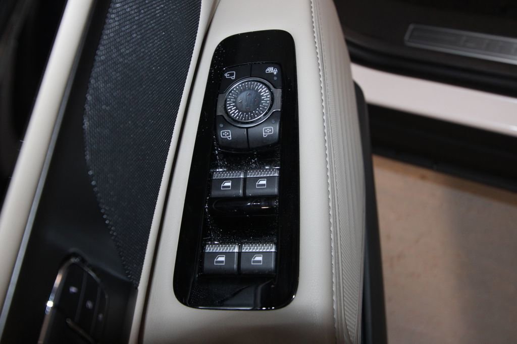 Used 2025 Lincoln Nautilus Premier image 6