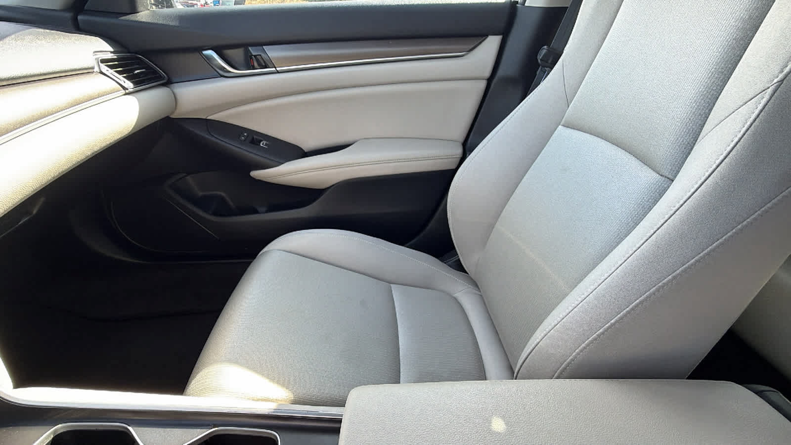 Used 2019 Honda Accord LX image 12