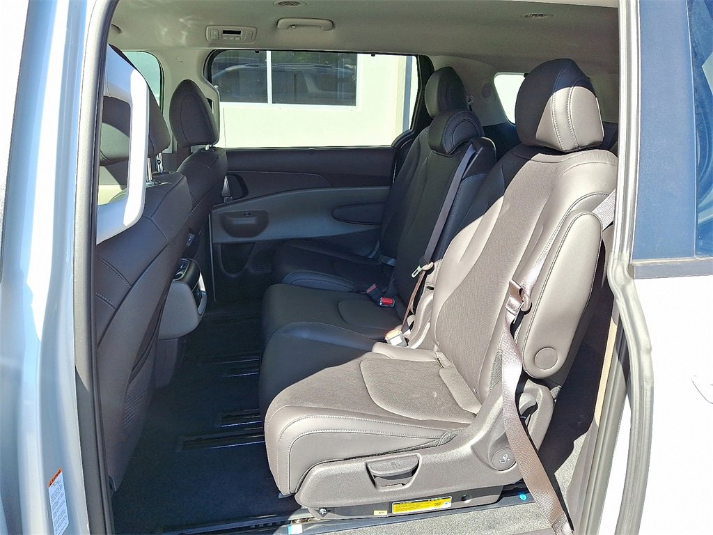 New 2026 Kia Carnival EX image 5
