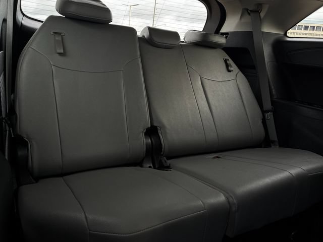 Used 2025 Toyota Sienna XLE FWD image 15
