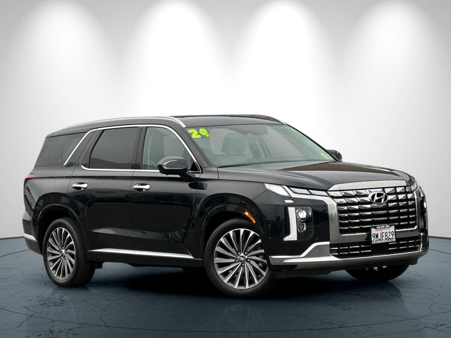 Used 2024 Hyundai Palisade Calligraphy FWD image 2
