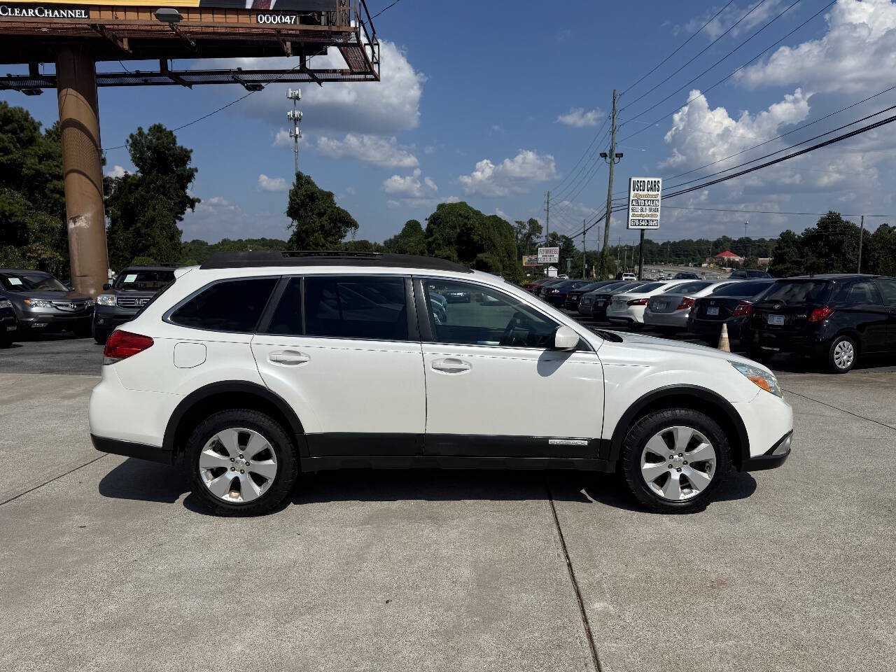 Used 2010 Subaru Outback 2.5i Premium AWD/4WD image 8