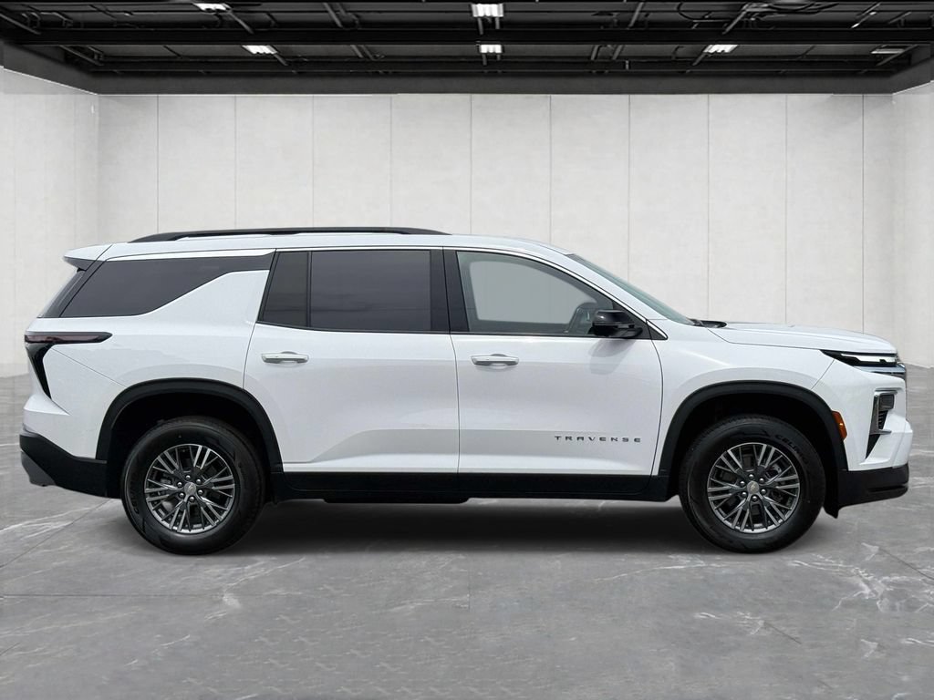 Used 2024 Chevrolet Traverse LT FWD image 4