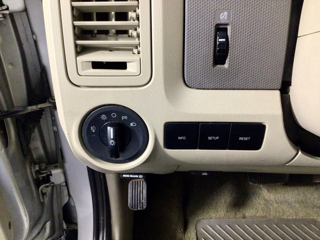 Used 2008 Ford Escape XLT image 17