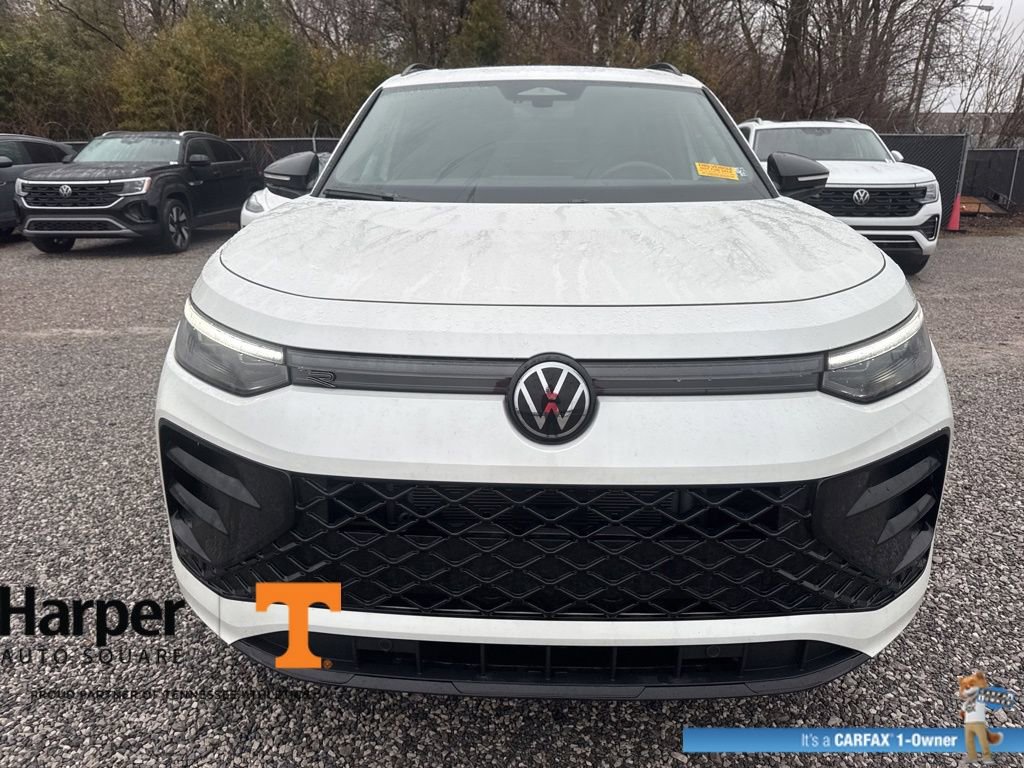 Used 2025 Volkswagen Tiguan SE R-Line image 8