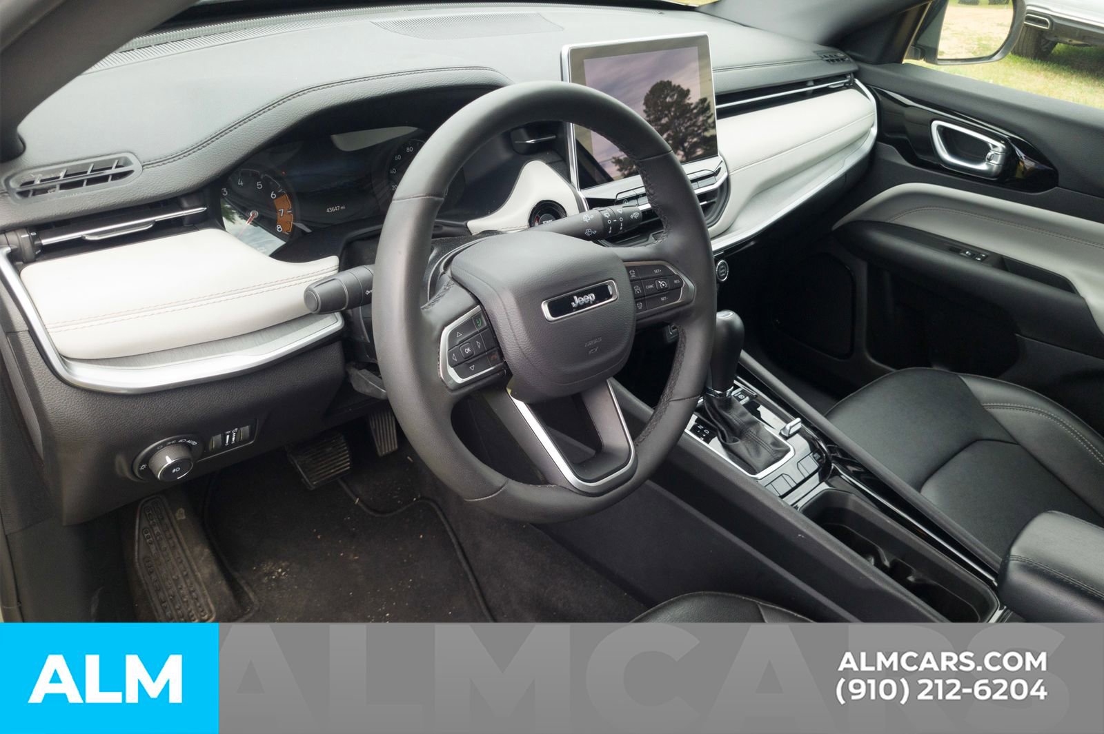 Used 2025 Jeep Compass Limited AWD/4WD image 6
