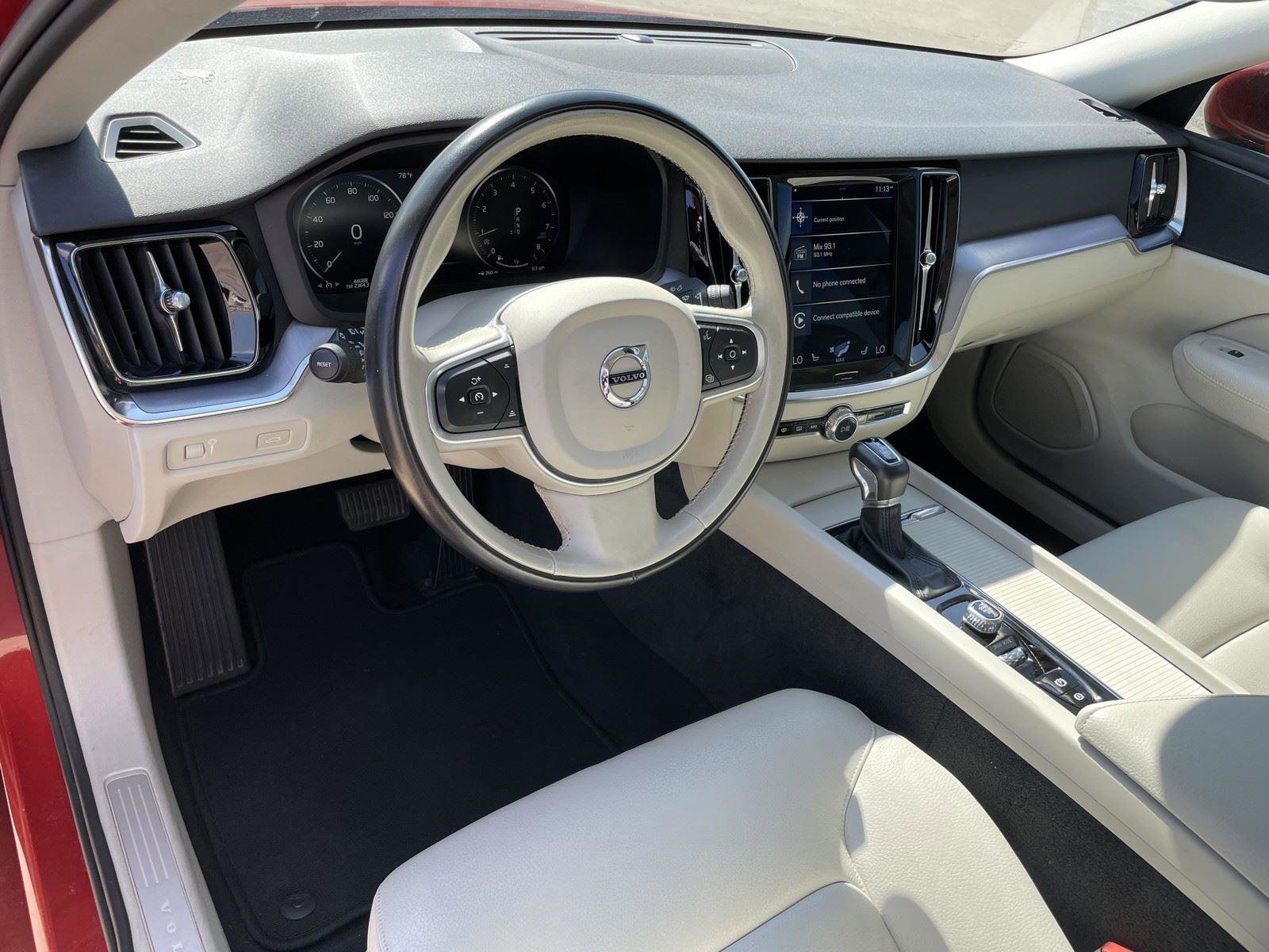 Used 2020 Volvo S60 T6 Momentum image 12