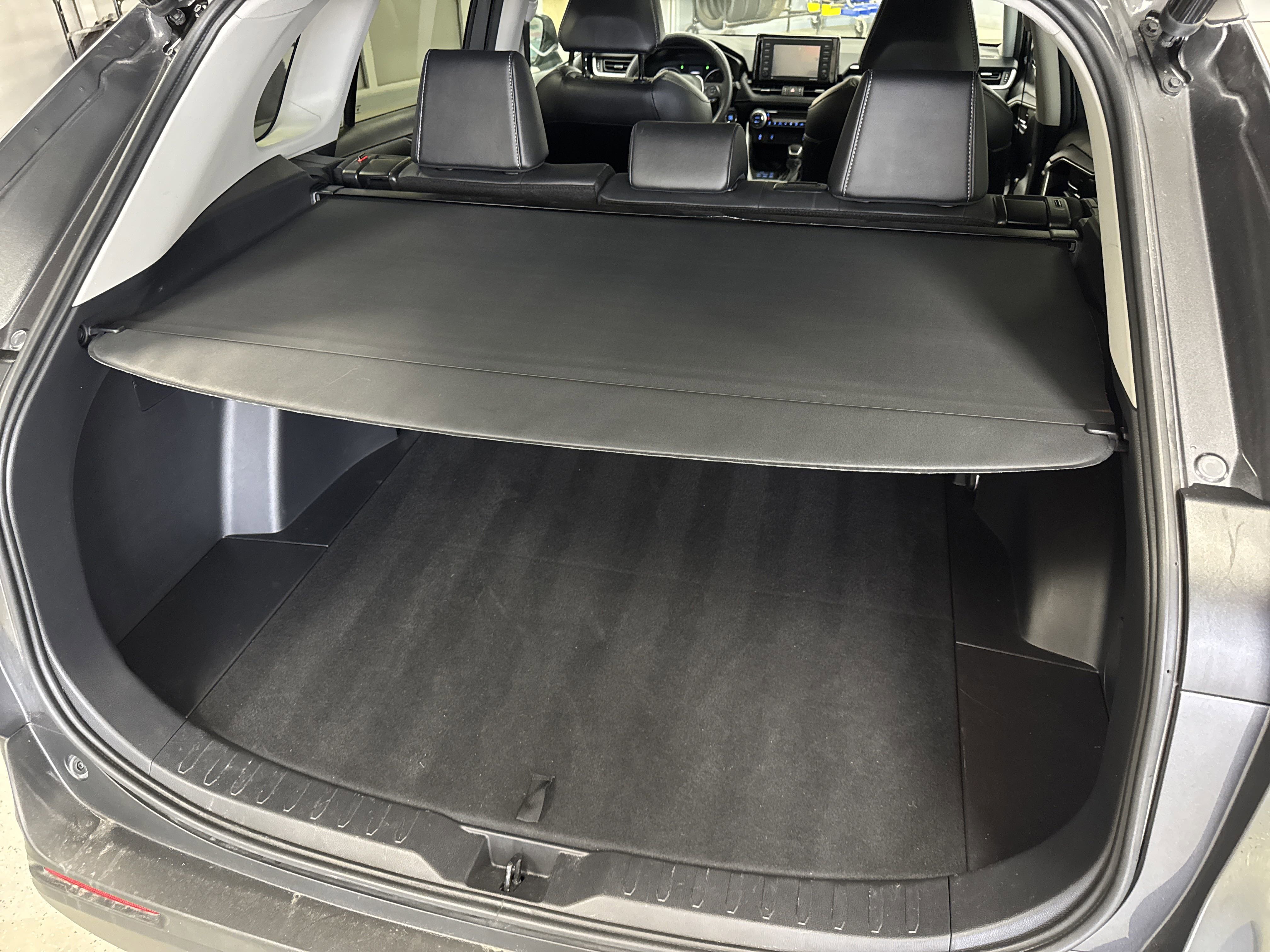 Used 2021 Toyota RAV4 XLE Premium image 34