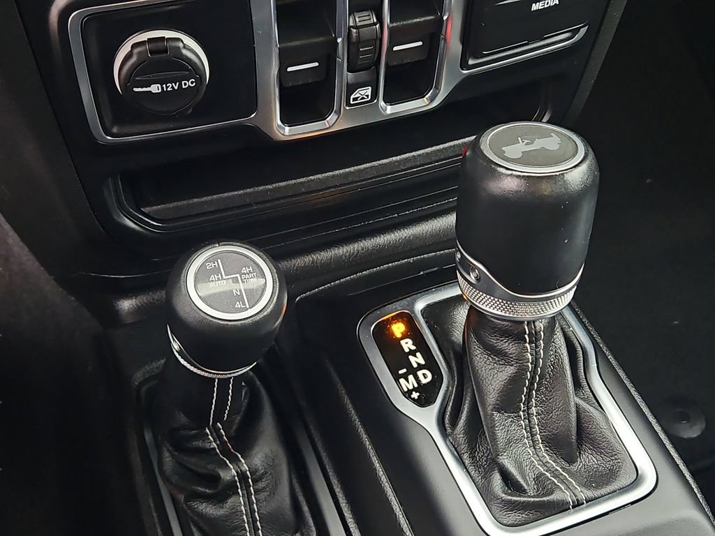 Used 2023 Jeep Wrangler Unlimited Sahara w/ Cold Weather Group AWD/4WD image 32
