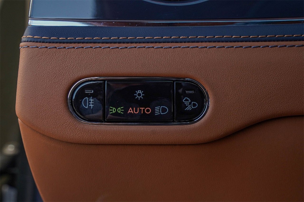 New 2026 Bentley Flying Spur Plug-In Hybrid image 31