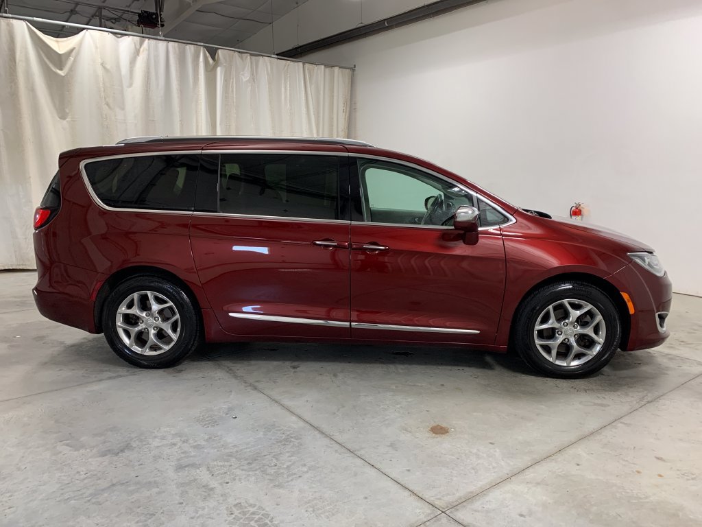 Used 2019 Chrysler Pacifica Limited FWD image 32