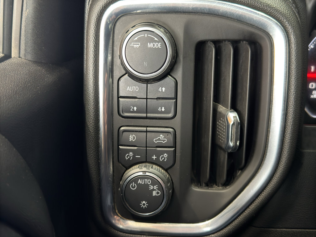 Used 2022 Chevrolet Silverado 1500 LT Trail Boss w/ Bed Protection Package AWD/4WD image 31