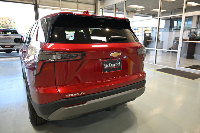 New 2027 Chevrolet Equinox LT w/ Convenience Package II FWD image 6