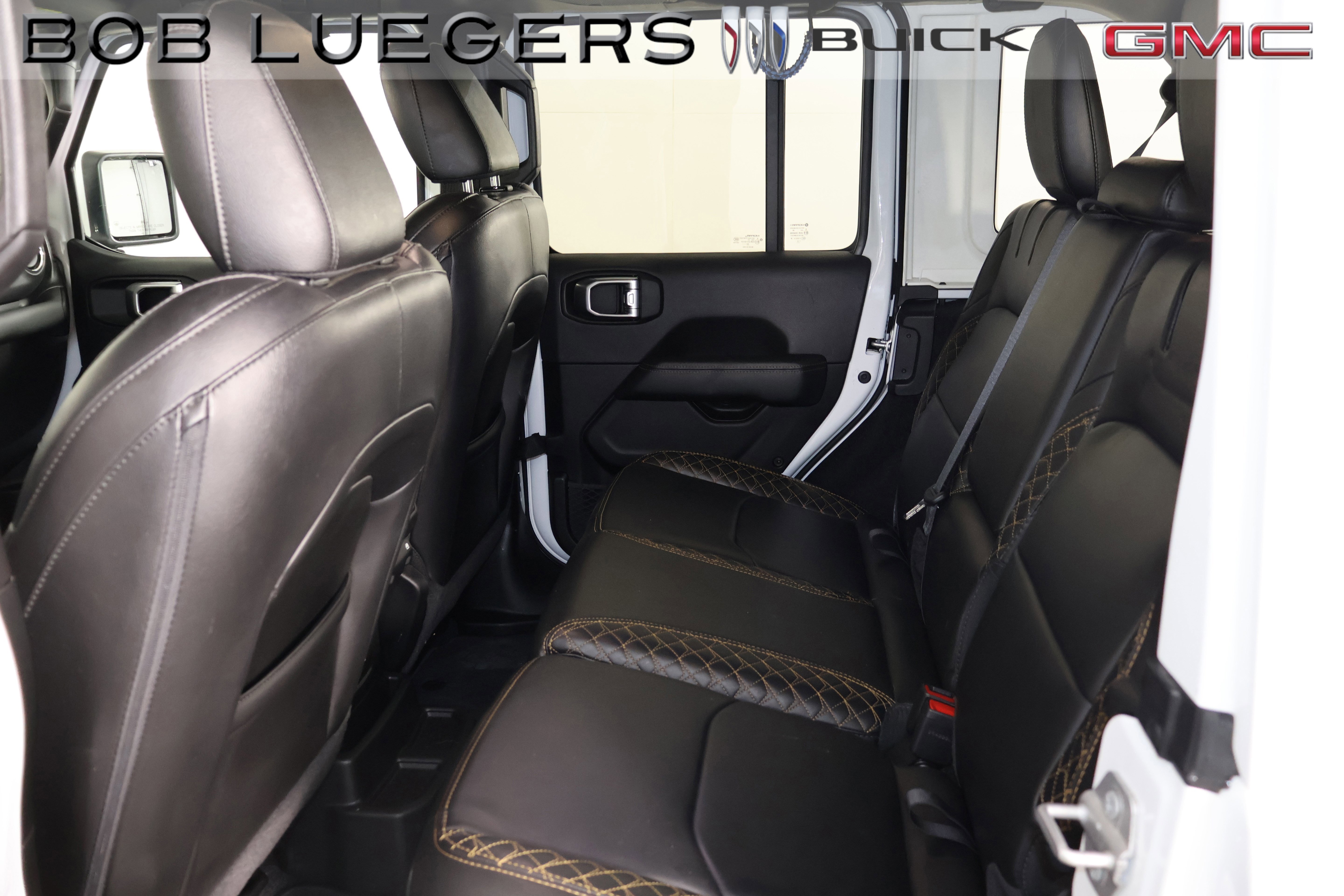 Used 2022 Jeep Wrangler Unlimited Sahara image 11