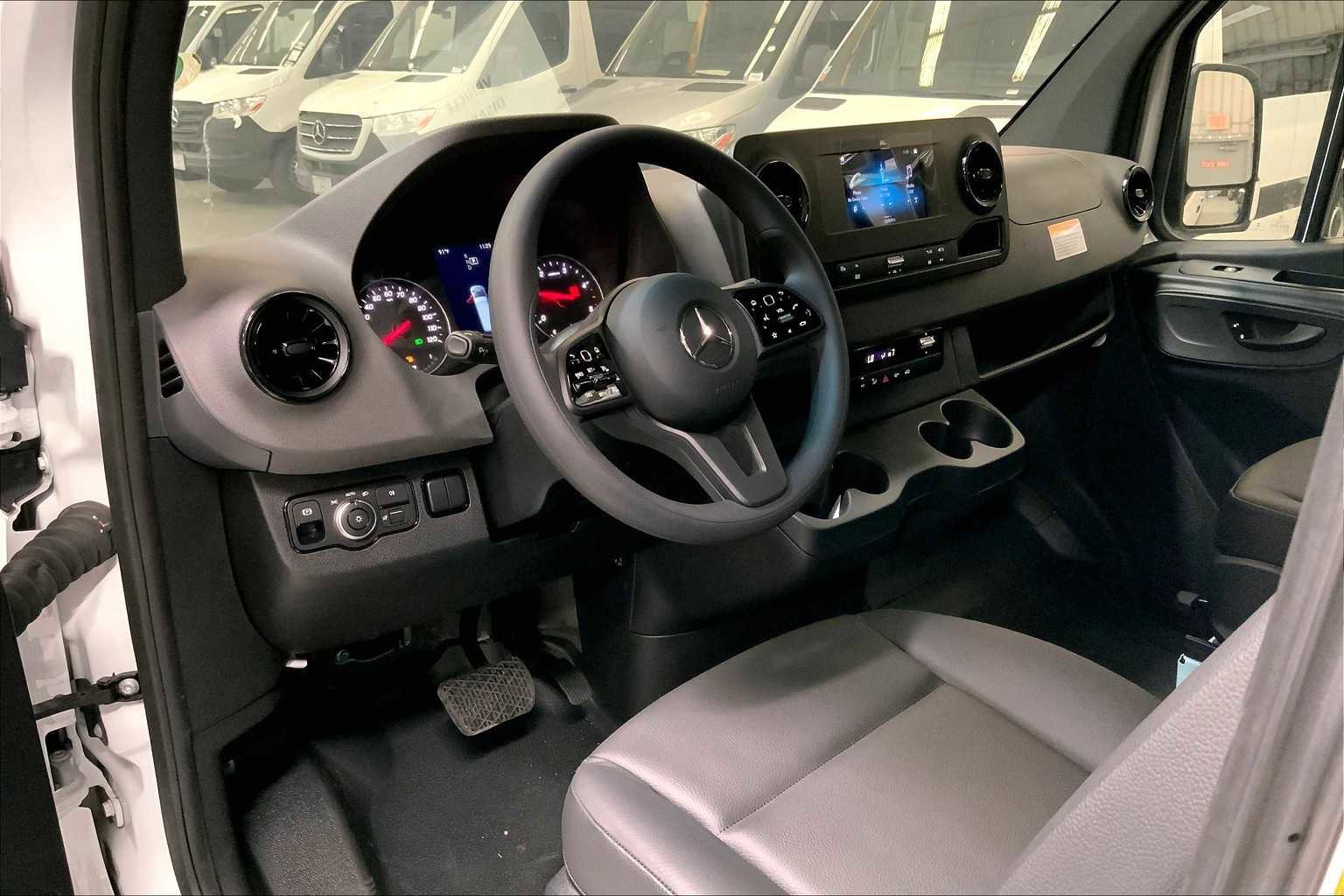 Used 2024 Mercedes-Benz Sprinter 2500 image 18