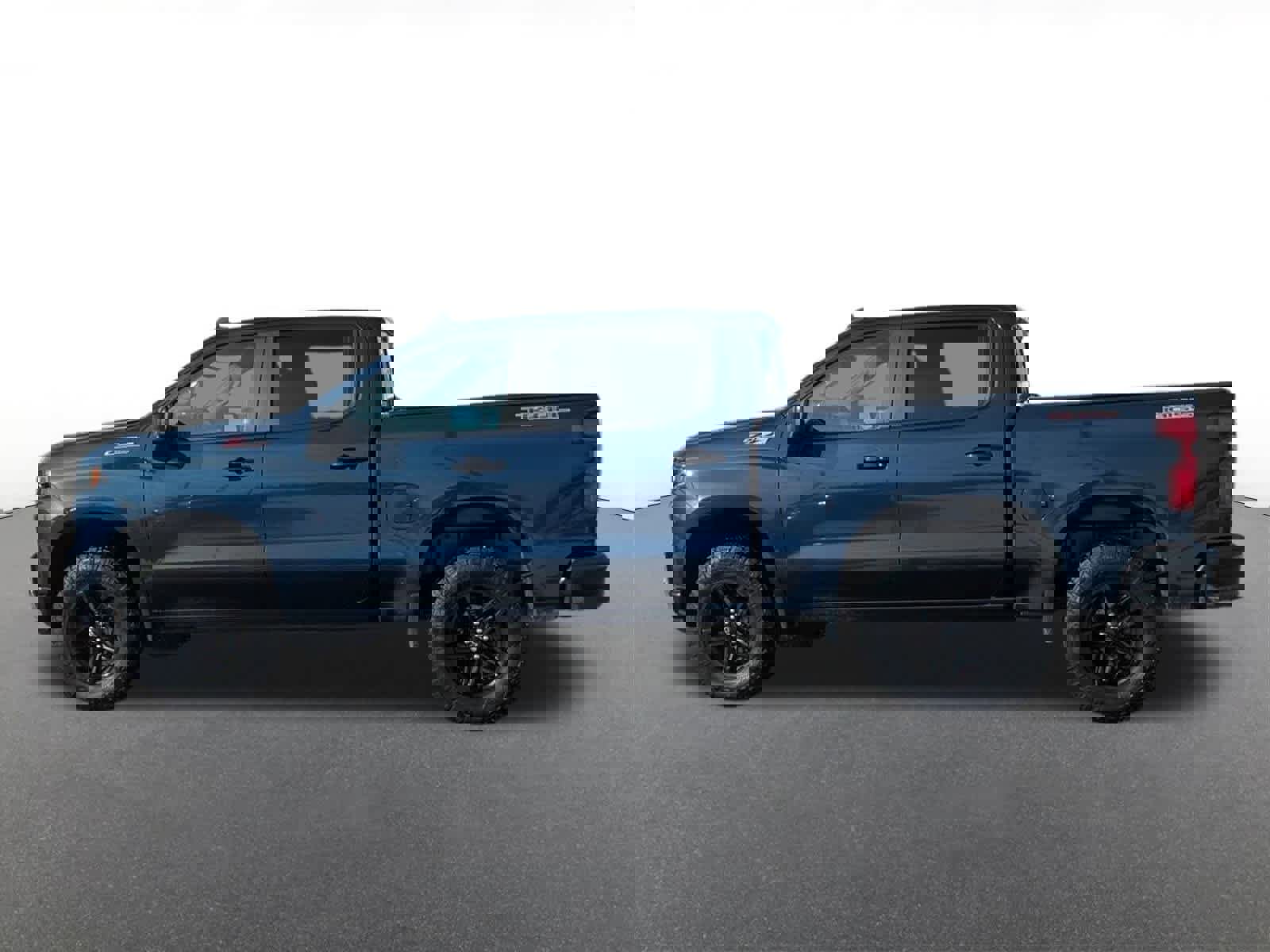 Used 2021 Chevrolet Silverado 1500 LT Trail Boss w/ Convenience Package II image 3